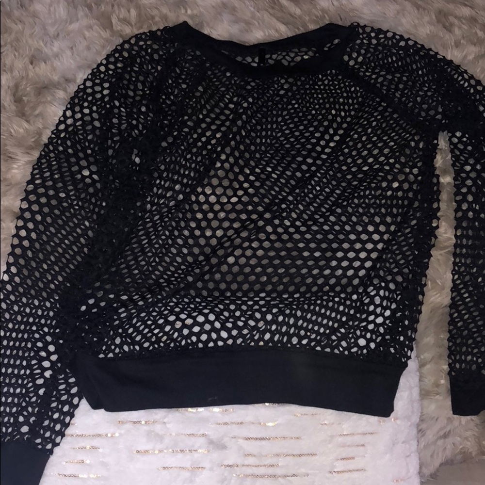 Black fish net crew neck sweater.